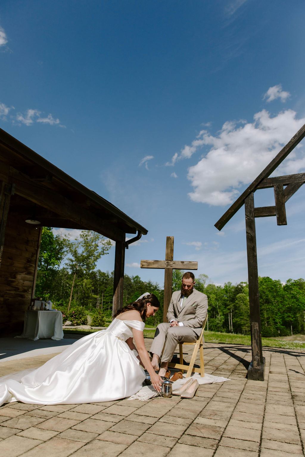 Elicia Rosss Romantic Earth Day Wedding Arabella Farm South